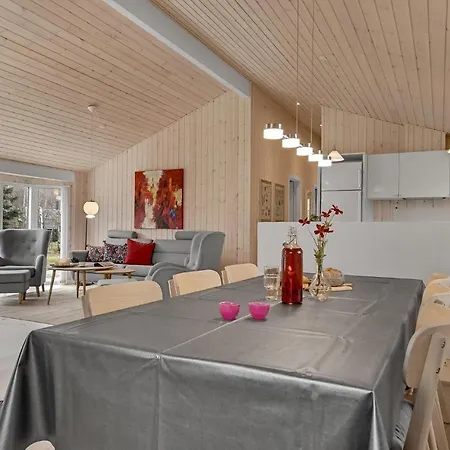 Beautiful Home In Ebeltoft With Kitchen Holiday home